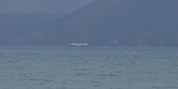 Trageti i linjës Vlorë-Brindisi del në det për të shmangur përplasjet në kalatën e portit