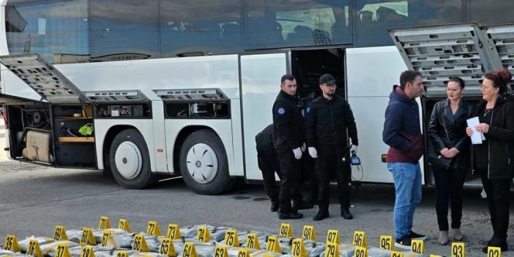 120 kg kanabis nga Shqipëria drejt Kosovës, arrestohet shoferi i autobusit pa pasagjerë