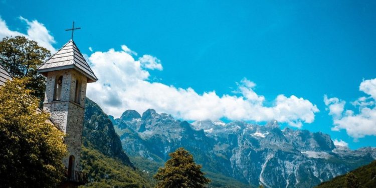 Zbuloni Veriun e Shqipërisë, zona e kthyer në ‘magnet’ për turistë dhe investitorë