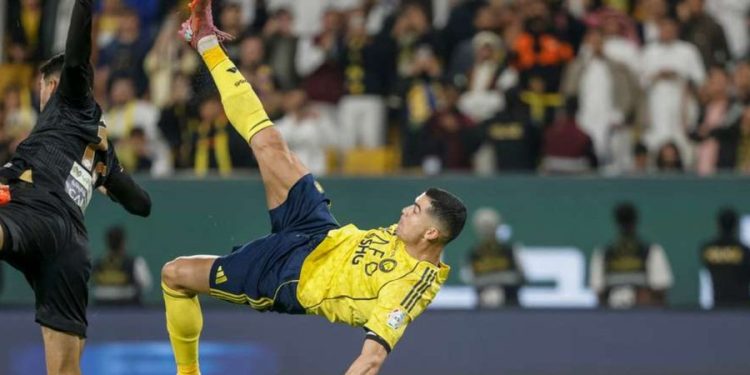 Ronaldo, 40-vjeçari që “fluturon” ende, gol spektakolar në Arabi