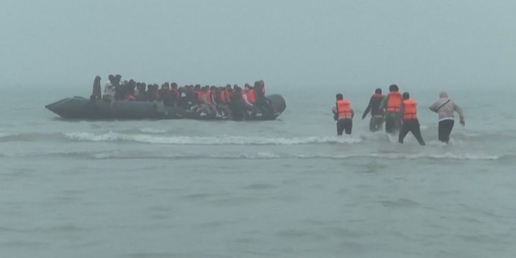 Presion i madh nga Londra, Franca do të rinisë bllokimin e gomoneve drejt Britanisë