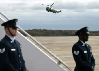 Disa njerëz sëmuren pasi paketa u dorëzua në bazën Air Force One