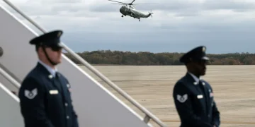Disa njerëz sëmuren pasi paketa u dorëzua në bazën Air Force One