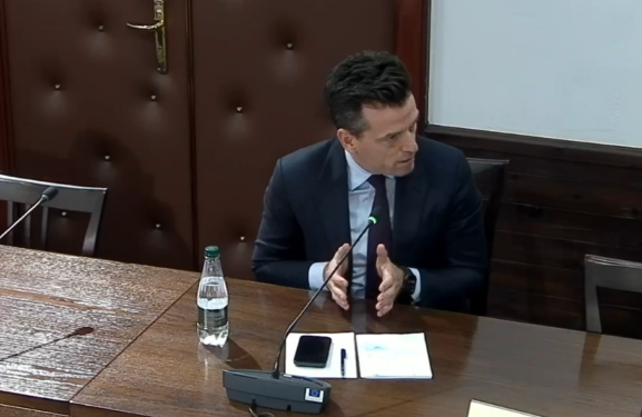 “Belinda Balluku, histori suksesi për vjedhje!”- Agron Shehaj ironizon zv.kryeministren: Tenderat i ndante në zyrën e saj