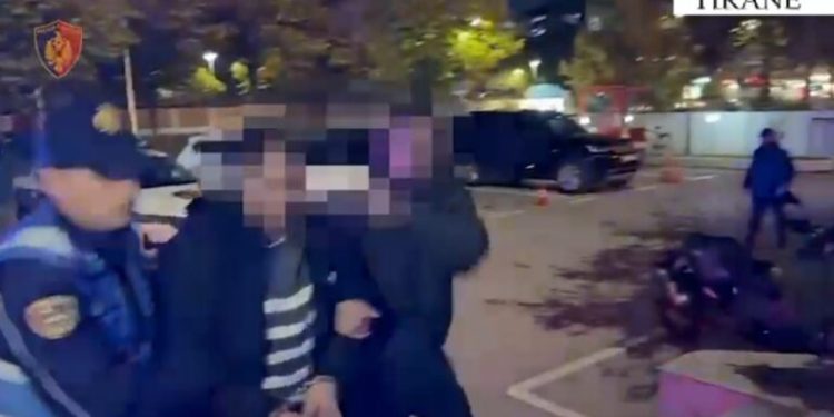 “21 mijë euro dhe të siguroj dokumentet amerikane”/ I dënuar me 6 vite burg, arrestohet 40-vjeçari