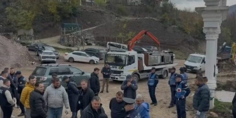 “E keni kollaj të na fusni një dajak”/ Zgjerimi i aksit Elbasan-Prrenjas, tensione mes pronarëve të bizneseve dhe policisë