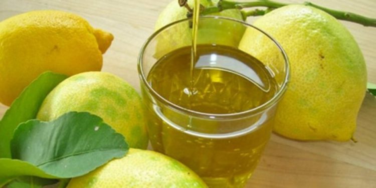 Vaj ulliri me limon për fuqi gjatë ditës