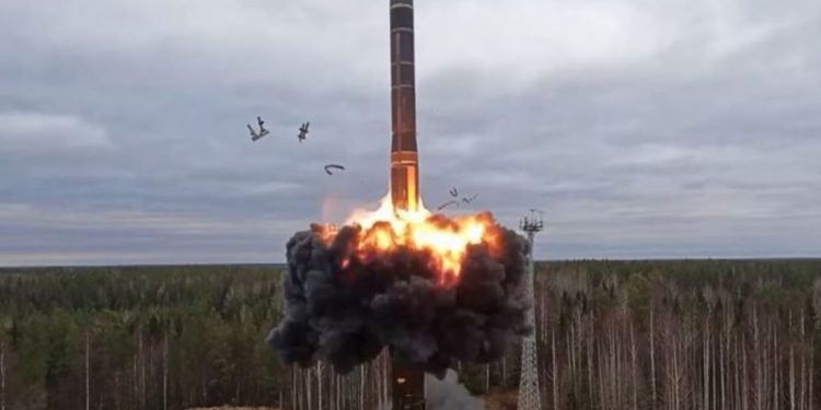 Rusia i bën thirrje SHBA-së: Qartësoni sinjalet për testimet bërthamore