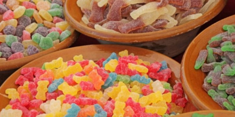 Dy vjet burg dhe dëbim për një shqiptar në Francë, vodhi 25 euro dhe disa karamele