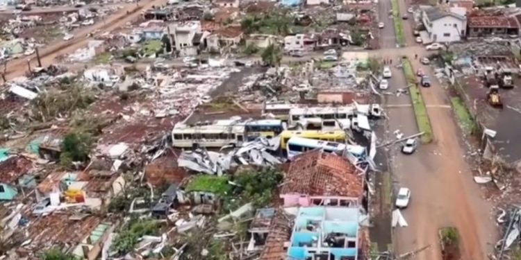 Tornadoja shkatërron qytetin brazilian, 6 viktima dhe mbi 400 të plagosur 