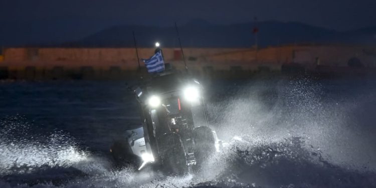 Tragjedi në brigjet greke/ Mbytet varka me emigrantë, disa të vdekur