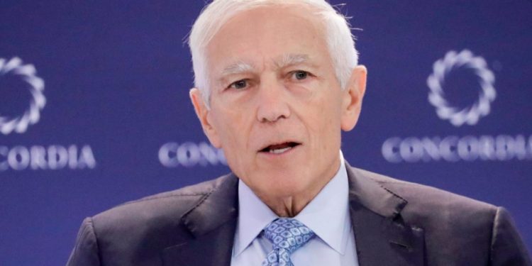 Caktohet data, kur do të dëshmojë në Hagë ish-komandanti i NATO-s Wesley Clark