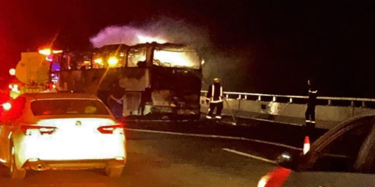 Tragjedi në Arabinë Saudite! Shpërthen në flakë autobusi, humbin jetën tragjikisht 45 persona