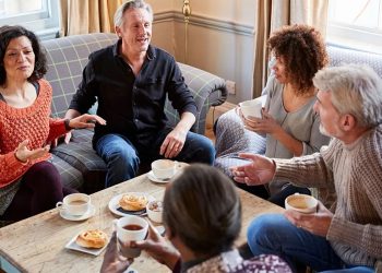 Studimi: Njerëzit që flasin më shumë se një gjuhë, plaken më ngadalë