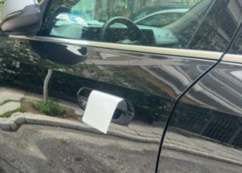 Peceta në dorezën e makinës, truku i ri i hajdutëve, ja strategjia që përdorin