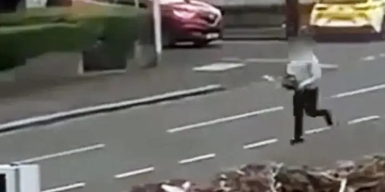 Angli/ Shqiptari përfundon në gjyq, ndoqi policinë me motorsharrë