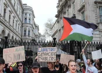 Aktivistët mund të dënohen me gjashtë muaj burg për protesta jashtë shtëpive të deputetëve