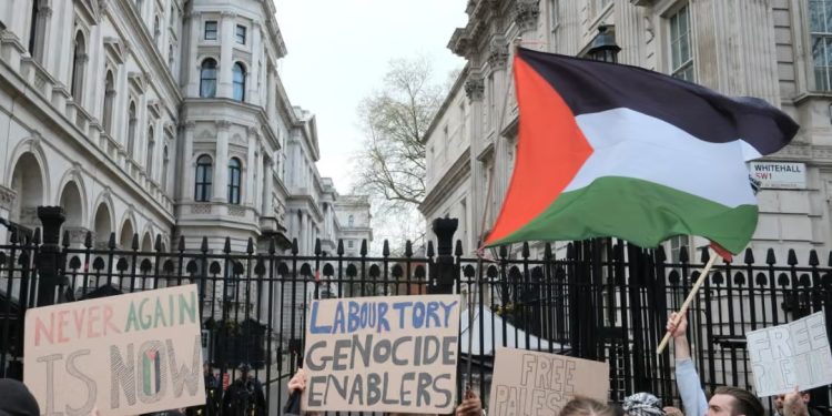 Aktivistët mund të dënohen me gjashtë muaj burg për protesta jashtë shtëpive të deputetëve