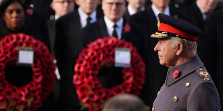 King drejtoi dy minuta heshtje në shërbesën e së Dielës së Përkujtimit