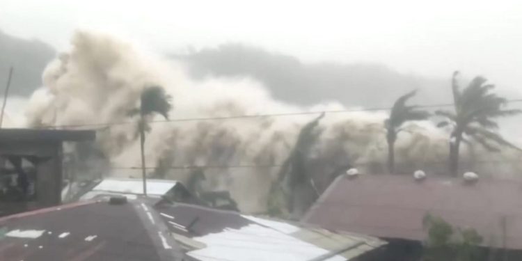 Tajfuni largohet nga Filipinet pasi vrau dy persona