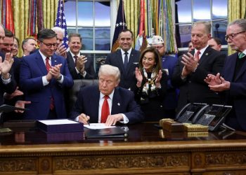 Trump nënshkruan projektligjin e shpenzimeve për t’i dhënë fund mbylljes më të gjatë në historinë e SHBA-së