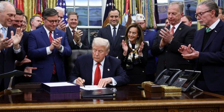 Trump nënshkruan projektligjin e shpenzimeve për t’i dhënë fund mbylljes më të gjatë në historinë e SHBA-së