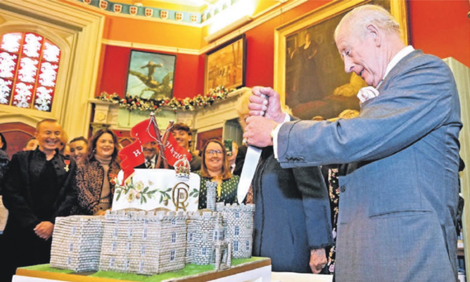 Mbreti Çarls në një Uells të stuhishëm për ditëlindjen e tij të 77 të  video birthday of King 