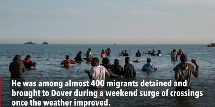 Gjigandi francez i veshjeve sportive fiton shumë duke shitur jelekë shpëtimi për emigrantët e paligjshëm që përpiqen të kalojnë Kanalin