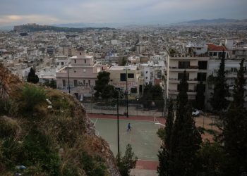 Fitch rrit vlerësimin e Greqisë për shkak të një pozicioni të fortë fiskal