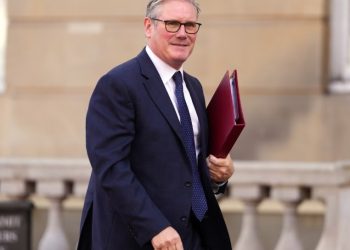 Starmer përballet me një sfidë të re, ndërsa deputetët e Partisë Laburiste dënojnë planet për azil