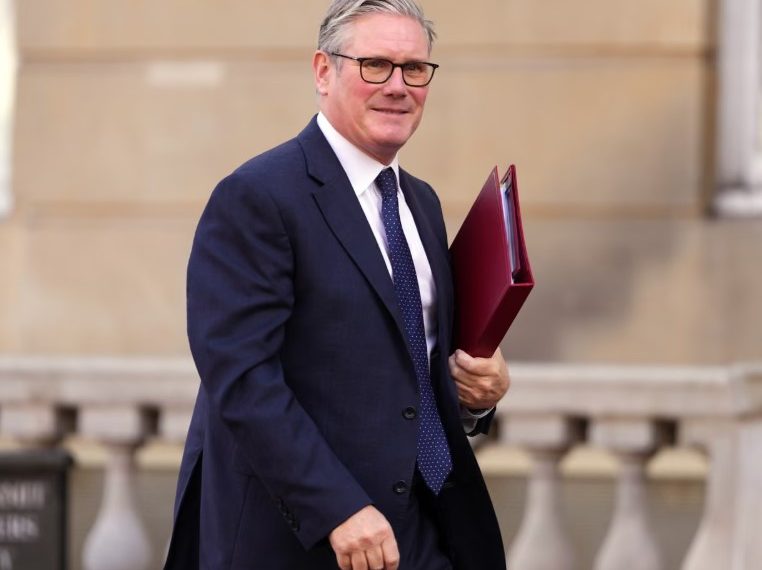 Starmer përballet me një sfidë të re, ndërsa deputetët e Partisë Laburiste dënojnë planet për azil