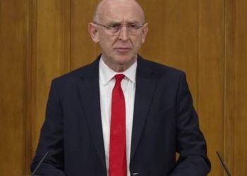 Të rejat më të fundit nga politika: Forcat britanike u vendosën për të gjurmuar anijen ruse të spiunazhit në buzë të ujërave të Mbretërisë së Bashkuar