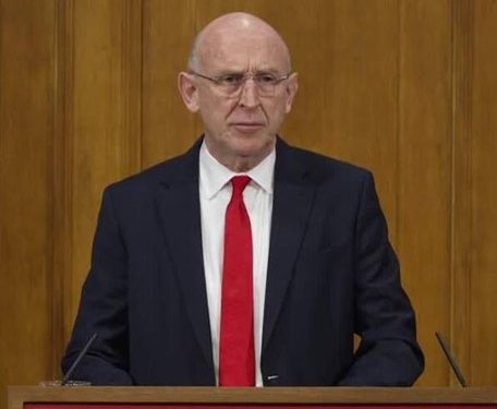 Forcat britanike u vendosën për të gjurmuar anijen ruse të spiunazhit në buzë të ujërave të Mbretërisë së Bashkuar