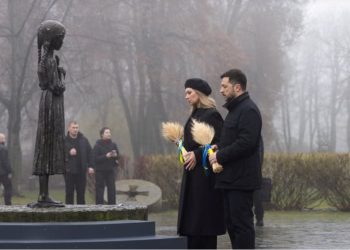 Ukraina shënon Holodomorin teksa i shtohen sulmet ruse dhe trysnia amerikane për planin e paqes