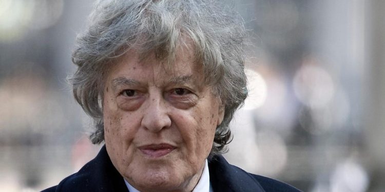 ‘Një nga shkrimtarët tanë më të mëdhenj’: ~Mbreti Charls drejton homazhet për Sir Tom Stoppard