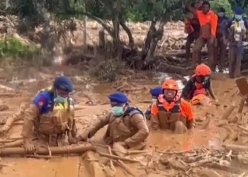 Më shumë se 600 të vdekur në Indonezi dhe Tajlandë pas përmbytjeve dhe rrëshqitjeve të dheut – dhe Sri Lanka raporton më shumë se 200 vdekje nga cikloni