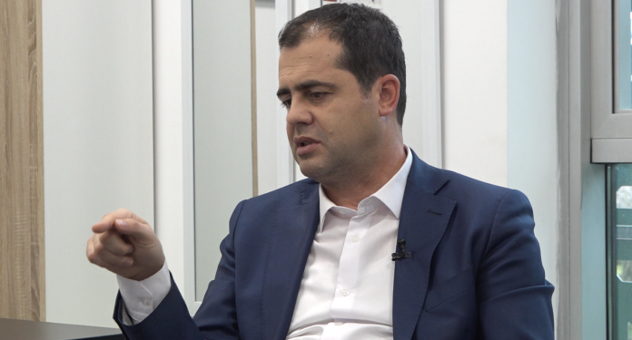 Bylykbashi: Administrata publike po përdoret si instrument politik në zgjedhje