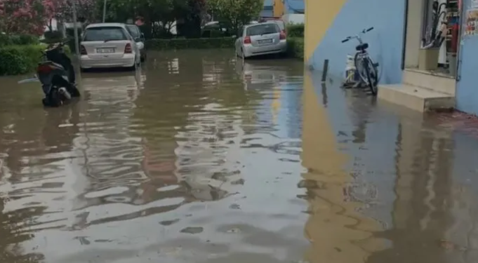 Reshjet në Lezhë, përmbytje në disa lagje, probleme dhe me energjinë elektrike