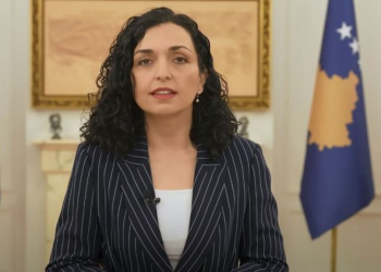 Presidentja e Kosovës Vjosa Osmani uron ditën e Flamurit