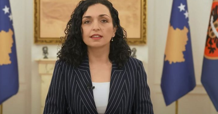 Presidentja e Kosovës Vjosa Osmani uron ditën e Flamurit