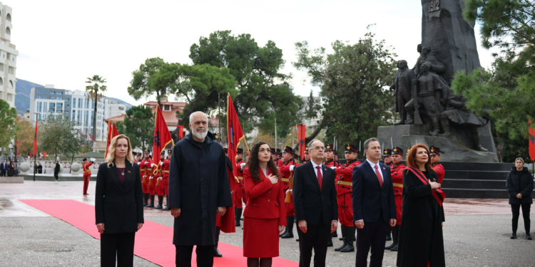 113-vjetori i Pavarësisë, krerët e shtetit në ceremoninë zyrtare të ngritjes së flamurit në Vlorë
