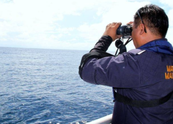 Mbytet anija me 300 emigrantë në Oqeanin Indian, shpëtojnë 10 persona. Dhjetëra të tjerë rezultojnë të zhdukur