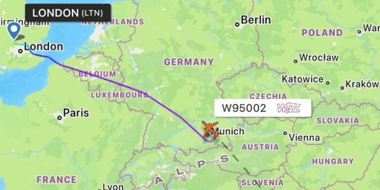 Avioni i nisur nga Londra drejt Tiranës devijon rrugën, 5 pasagjerë pësuan gjendje të fikëti papritur