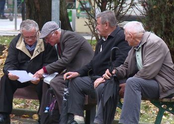 Bonusi i fundvitit për pensionistët, qeveria rishikon buxhetin. Sa pritet të marrin të moshuarit në dhjetor