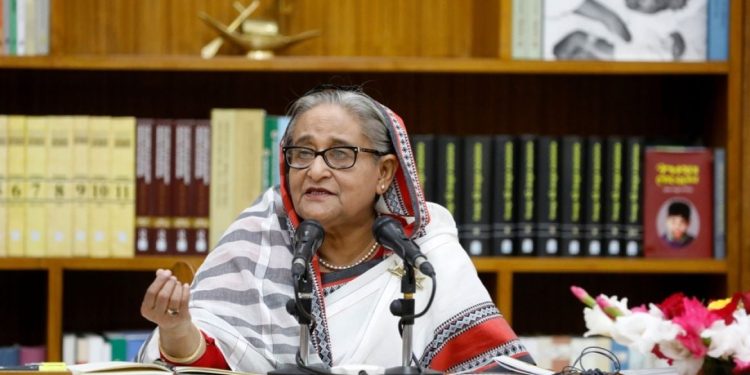 Akuzohet për krime ndaj njerëzimit pasi shtypi protestat kundër qeverisë së saj me dhunë, gjykata dënon me vdekje ish-kryeministren e Bangladeshit