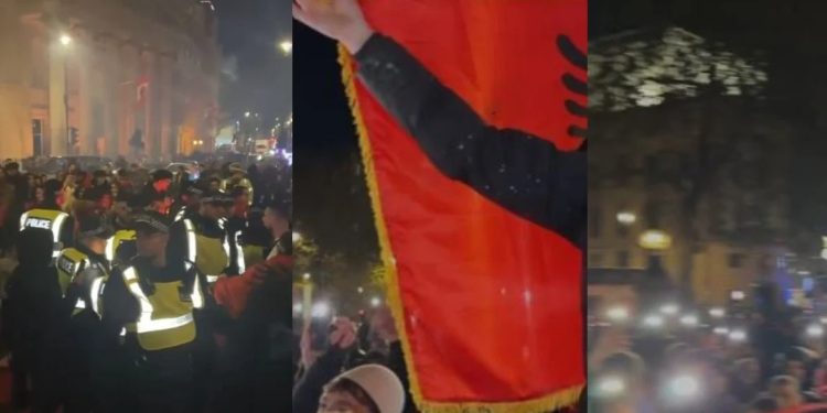 Fotot/ Festimet e 28 Nëntorit, shqiptarët “pushtojnë” qendrën e Londrës