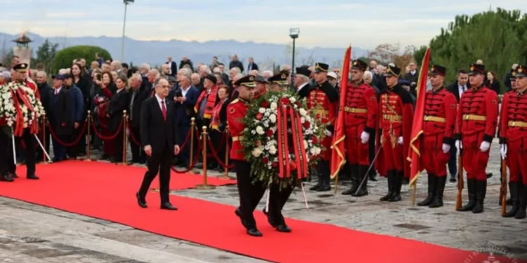 Presidenti Bajram Begaj uron shqiptarët për festën e Çlirimit: Gëzuar Shqipëri! Dje, sot dhe përgjithmonë, besnikë ndaj të njëjtave vlera
