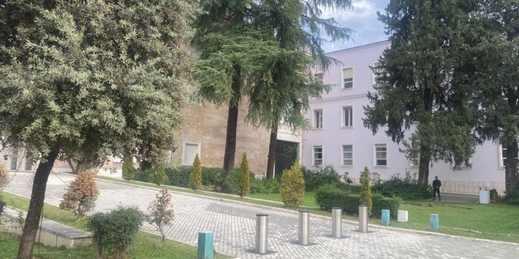 Opozita protestë sot në orën 18:00, Rama arratiset në Bruksel, heq dhe kërpudhën nga kryeministria