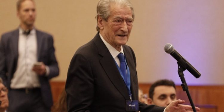 Sali Berisha zgjidhet zv.president i CDI, post drejtues edhe për Viktor Orban