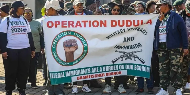 Grupi anti-migrant urdhërohet të ndalojë bllokimin e të huajve nga kujdesi shëndetësor në Afrikën e Jugut